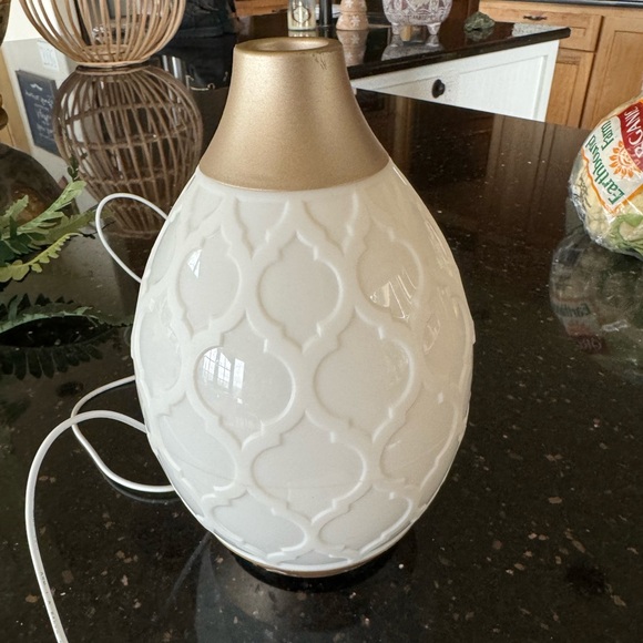 Young living essential oil diffuser - Picture 2 of 13